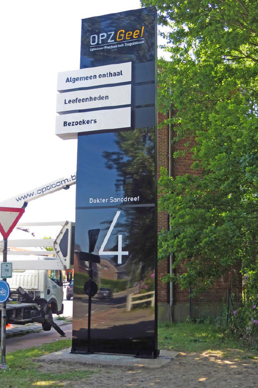 verlichtte zuil ziekenhuis geel